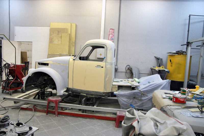 Illustration for article titled GAZ-51 Custom: Russians Make A Cadillac Escalade EXT Hot!